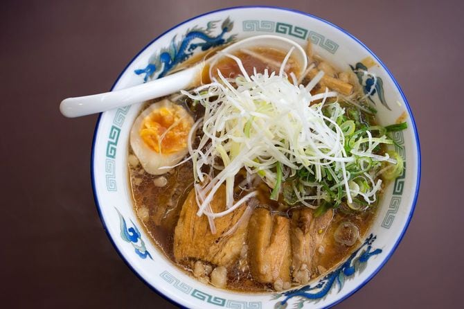 ネギがたくさんのったラーメン