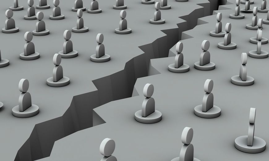 深い亀裂によって2つの領域に分かれた人々