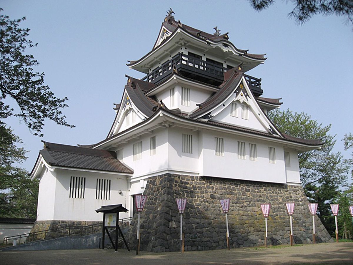 横手城の模擬天守、中は郷土資料館