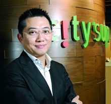 <strong>Thomas Woo／シティスーパー社長</strong><br>1964年、香港生まれ。Eastern Oregon University卒業後、西武百貨店に入社、SEED館に配属。92年、国際羊毛事業局に入社。94年、香港西に入社、96年に退社。96年、シティスーパーに3画。2002年より現職。