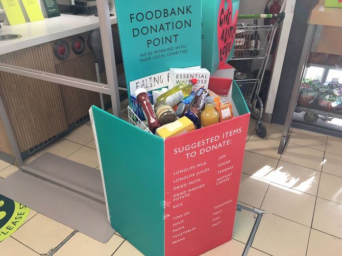 不要になった食料品の寄付を募るコーナー