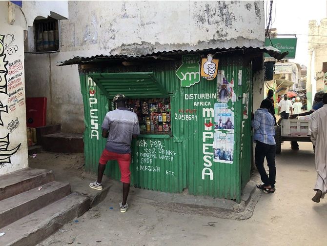 電子通貨「エムペサ」の換金スタンド