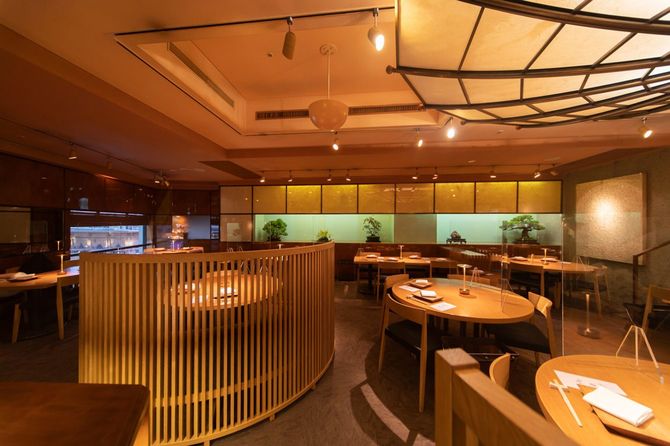 「銀座ろくさん亭」の店内の様子