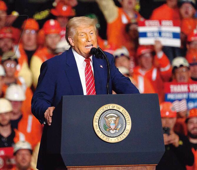 USスチールで演説を行うトランプ米大統領