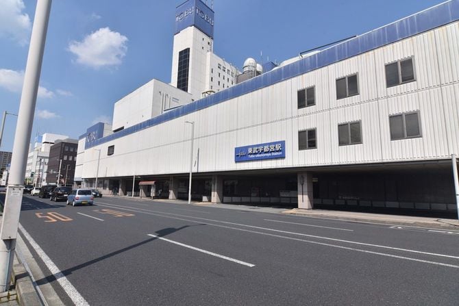 これまでの宇都宮市はJR宇都宮駅周辺より東武宇都宮駅周辺の方が中心地に近く、にぎわっていた（2023年8月撮影）