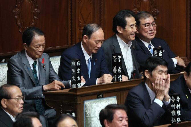 新政権/衆院本会議に臨む石破総裁ら