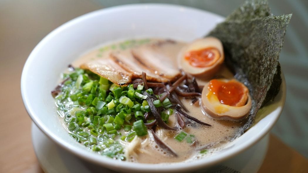 厳しい食事制限でも､運動でもない…循環器専門医｢ラーメンを食べても老けない高齢者がやっている食べ方｣ "仕切りたがり"ほどボケない意外な理由