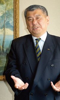 <strong>香港EGLツアーズ社長 袁 文英</strong>●1951年、香港生まれ。94年、同国で旅行会社を創業。震災後初の日本ツアーを再開するなど、日本の観光復興に精力的に取り組んでいる。