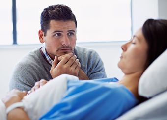 「家族の病気や介護」は会社に隠すべきか