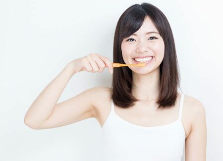 食後すぐは逆効果 歯磨きの正解教えます 歯磨きも ガラパゴス化 する日本 President Online プレジデントオンライン