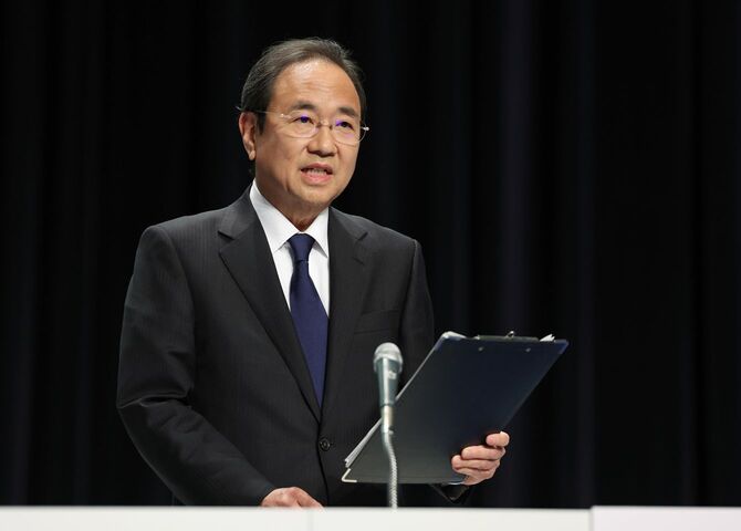 第三者委員会の調査結果公表を受け、記者会見するフジテレビの清水賢治社長=2025年3月31日、東京都港区