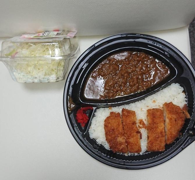 Aさんが療養ホテルで食べた「恐怖のカツカレー」