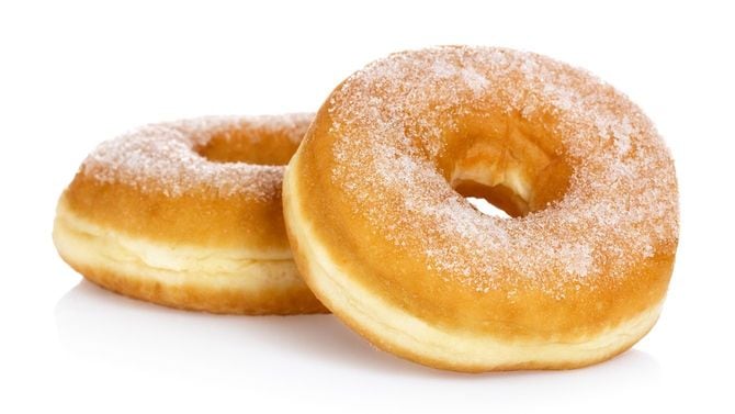 砂糖のかかったドーナッツ2つ