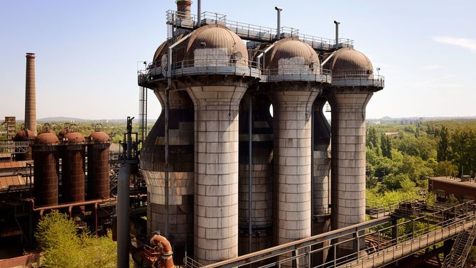 廃墟となった高炉の一部、ドイツ・デュイスブルグ。