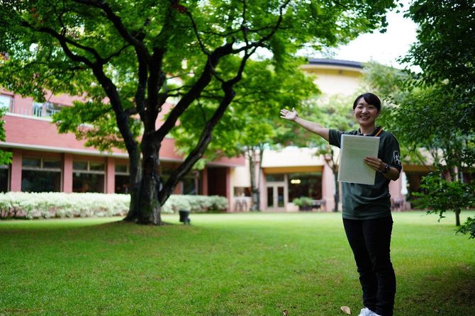 敷地内にある森の魅力を伝えるために始めた「朝のリスガイド」