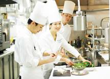 "華麗なる一皿"をつくる女性初の総料理長