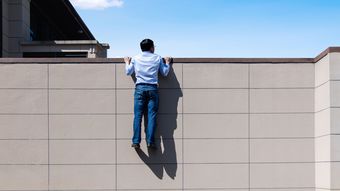 ｢戦力社員｣が40代半ば過ぎに次々"転落"する…日本の会社が2:6:2の｢6｣を静かにダメにしてしまうワケ