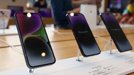 今のうちに買い替えたほうがいい…｢世界一安い日本のiPhone｣がこれから確実に値上がりするワケ 世界でも｢シェア7割｣は日本だけ |  PRESIDENT Online（プレジデントオンライン）