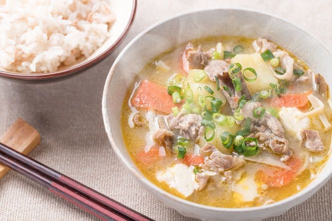 豚肉と野菜のみそ汁