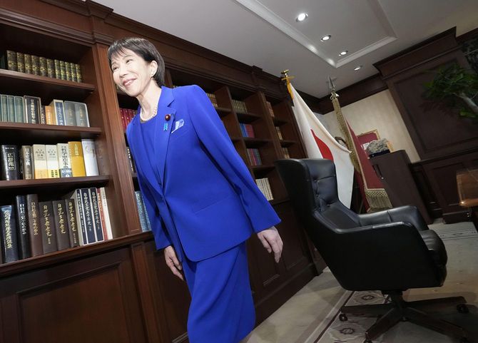 自民党の高市早苗総裁=2025年10月4日、東京・永田町の党本部