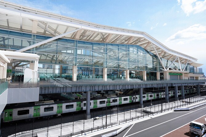 開業したJR山手線の新駅「高輪ゲートウェイ」駅(東京都港区)=2020年3月16日