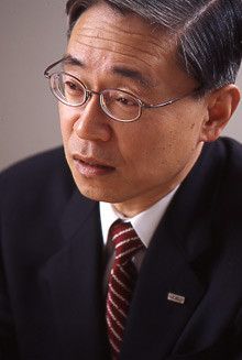<strong>みずほフィナンシャルグループ社長 前田晃伸</strong><br>1945年生まれ。68年東京大学法学部卒業、同年富士銀行(現みずほフィナンシャルグループ)入行。2001年富士銀行副頭取。02年みずほホールディングス社長に就任。03年から現職。