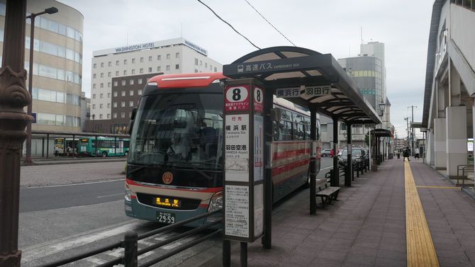 アクアラインを経由するバス。写真の横浜駅方面以外にも各系統がある