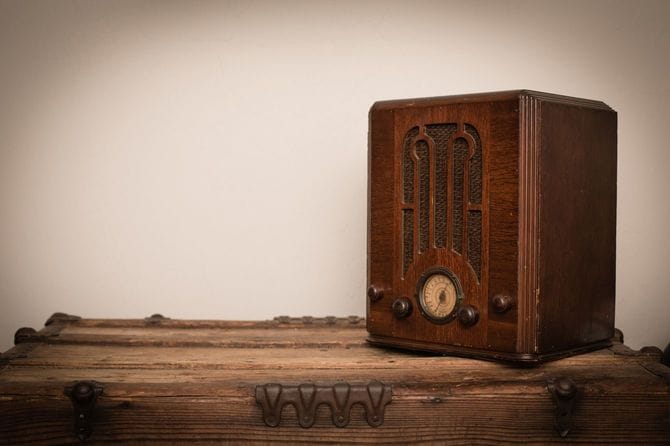 アンティークのラジオ
