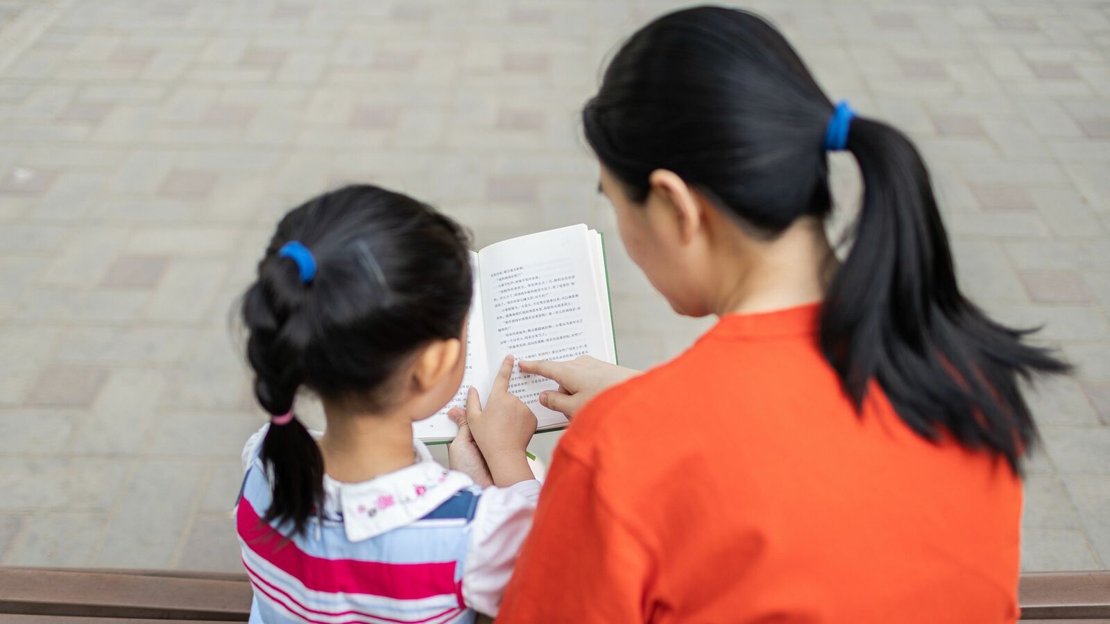 ｢たくさんの本を読む｣よりずっと効果的…賢い子が育つ家庭が"読書のあと"にやっている"親子のやりとり" すらすら音読ができる子を安易に褒めてはいけない理由