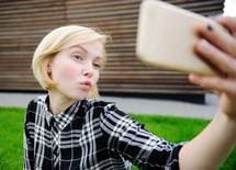 "インスタ映えバカ"のリア充自慢は病気だ