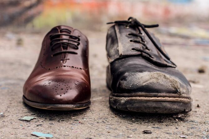 革靴に見える格差の概念