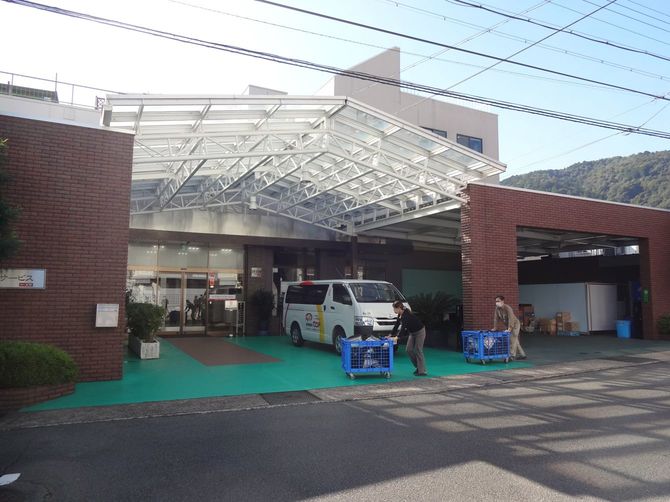 王将フードサービスの社長だった大東隆行さんが殺害された京都市山科区の本社前＝2022年10月28日午前、京都市山科区