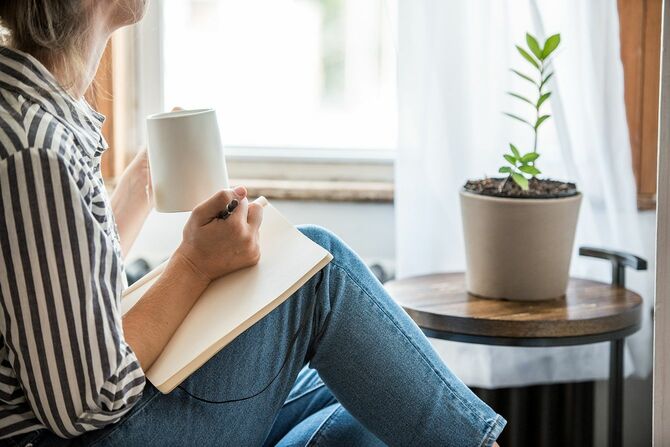 女性は、日記に書いたり、お茶を飲んだりするようなアナログな休憩を取る