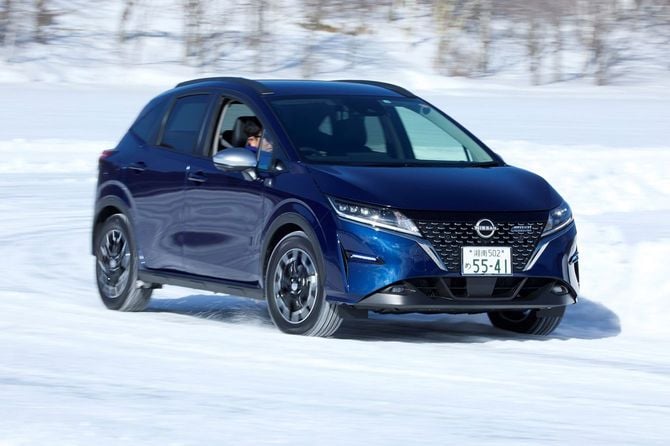 こちらは4WDの「ノートAUTECH CROSSOVER FOUR」。ノートから最低地上高が25mm高められ走破性能を向上させた