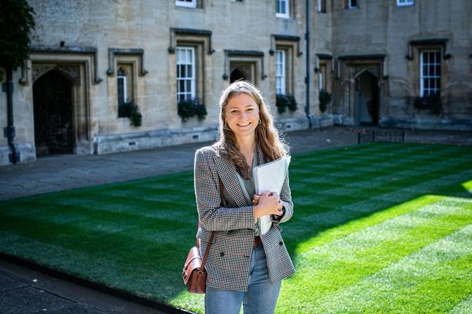 イギリス・オックスフォード大学在学中のエリザベート王女