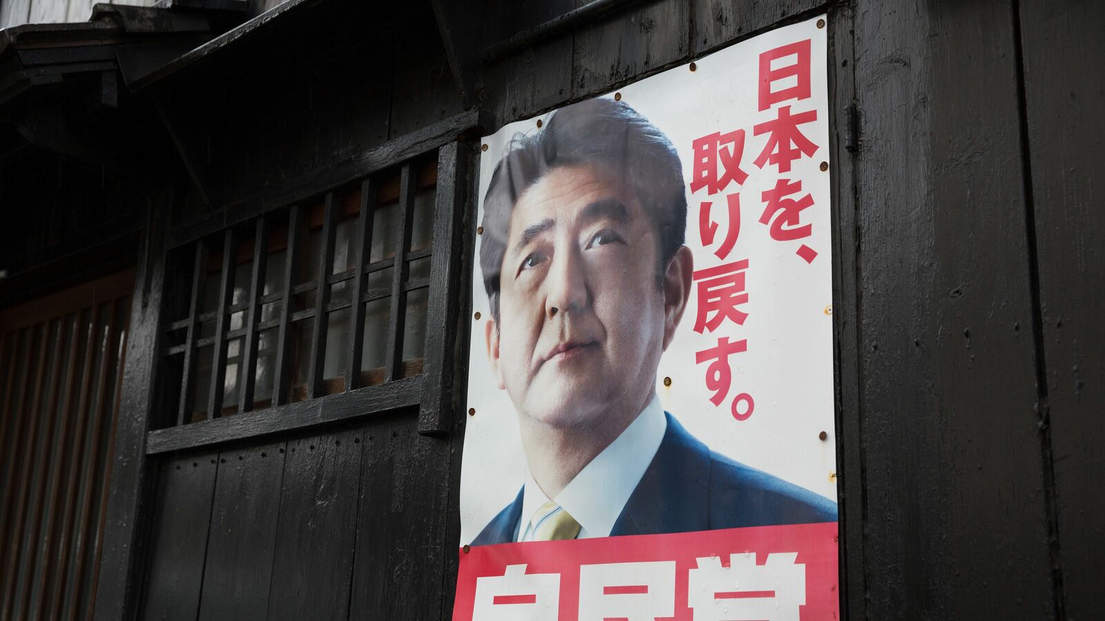 安倍晋三は必ずしも人気のある指導者ではなかった（伝記著者トバイアス･ハリス） 岸田政権にとって政治的に深刻な重荷｡現に首相の支持率は国葬を前に急落