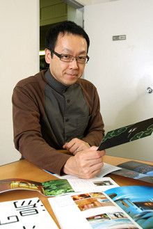 <strong>星野リゾート代表取締役社長 星野佳路</strong><br>1960年、長野県生まれ。83年慶應義塾大学卒。86年コーネル大学ホテル経営大学院修士課程修了。シティバンク銀行などを経て、<br>「リゾート運営の達人」を掲げ、日本全国でリゾート施設や旅館の再生事業を手がける。会議では思いつきの発言でもいいが、「事前準備、必要なデータの整備、論理的な流れ」は重視している。