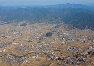 奈良県桜井市の纒向遺跡。発掘調査が進むにつれ、卑弥呼時代の大型建物の遺構や遺物が次々と発見された。