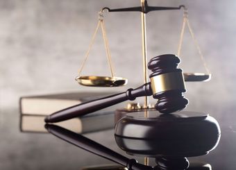 "盗み見したLINE"は裁判証拠にならない