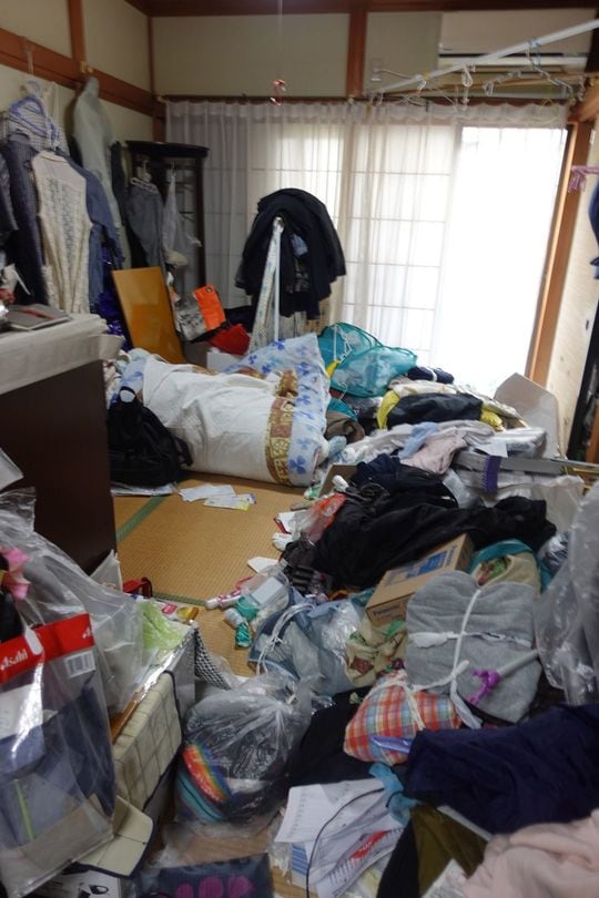 畳が見えている場所もある