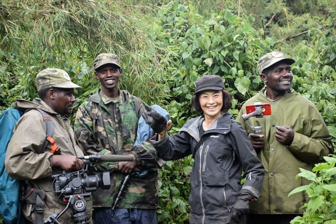 筆者の撮影に協力してくれる現地のトラッカーたち