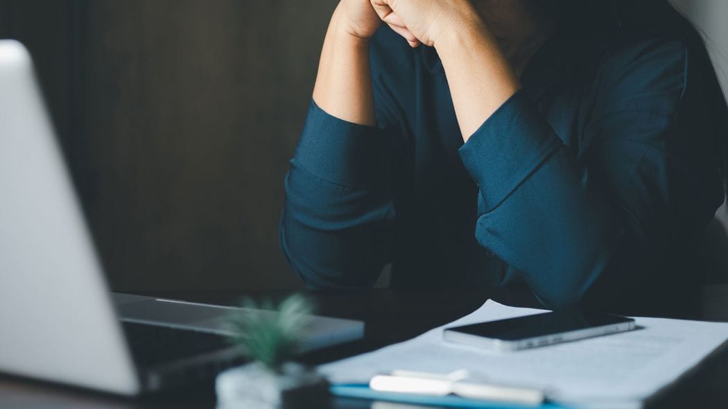 ｢この会社は私よりも新人のほうが大切なんだ…｣30代中堅女子社員が退社を決意した上司の酷すぎる対応 きっかけは新人社員におくった"なんでもない"チャット