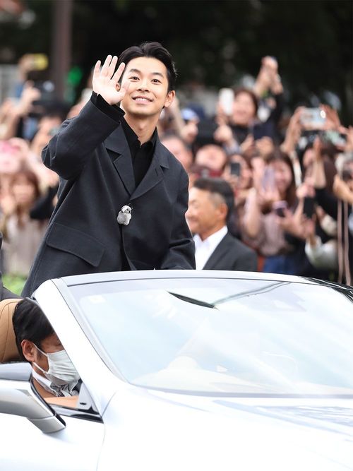 名古屋まつりでパレードに参加した2026年NHK大河ドラマ「豊臣兄弟!」秀長役の仲野太賀。2025年10月19日、名古屋市