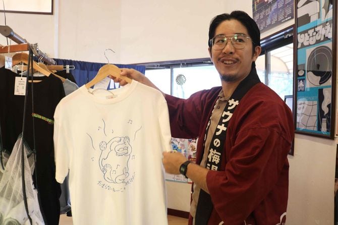 グッズの誕生秘話を教えてくれた湊さん