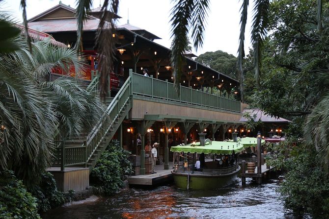 東京ディズニーランド開業以降、初めてリニューアルした人気アトラクション「ジャングルクルーズ」の乗船場所＝2014年9月4日、千葉県浦安市