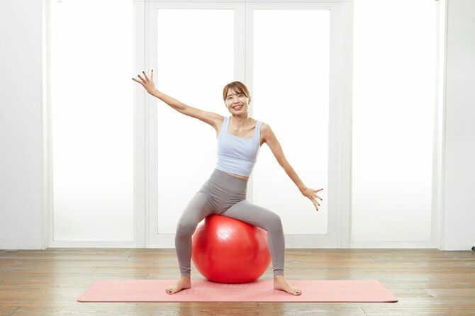 写真⑤　出典＝SAYAKA『バランスボール「美やせ」革命』（プレジデント社）