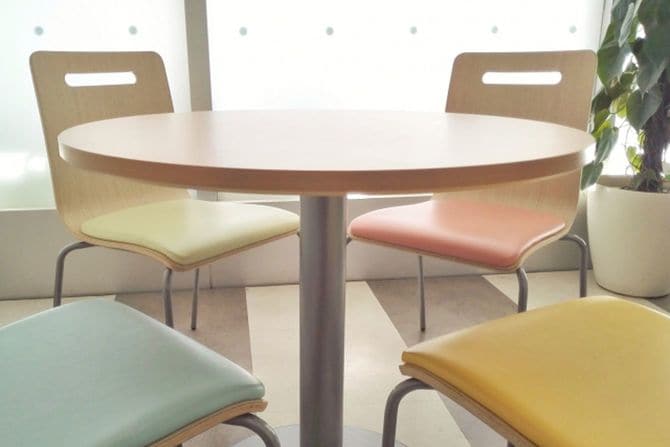 テーブルとイス