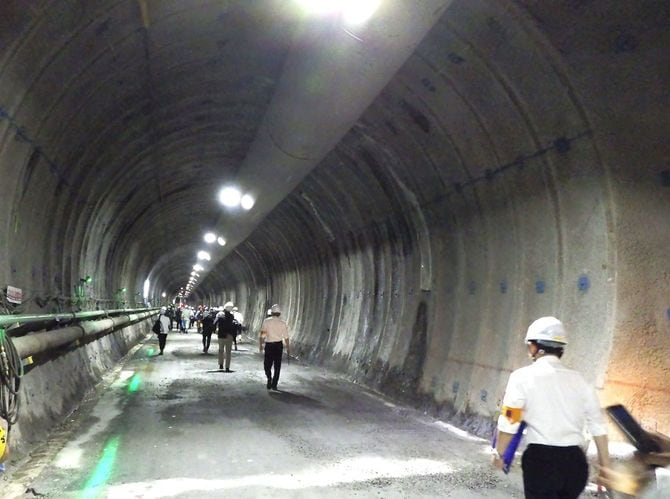 南アルプストンネル山梨工区の工事現場