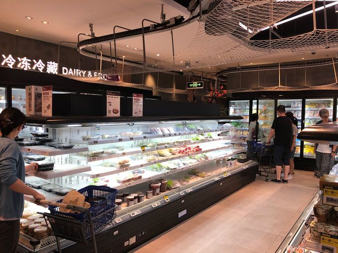 頭上のベルトコンベア