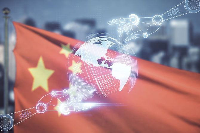 中国の国旗とロボットアーム
